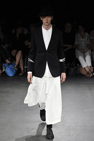 Comme des Garcons / - 2009